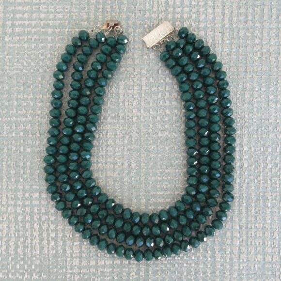 VTG Beaded 4 Strand Statement Necklace Green Faceted Glass w/Silver tone clasp - Picture 4 of 5